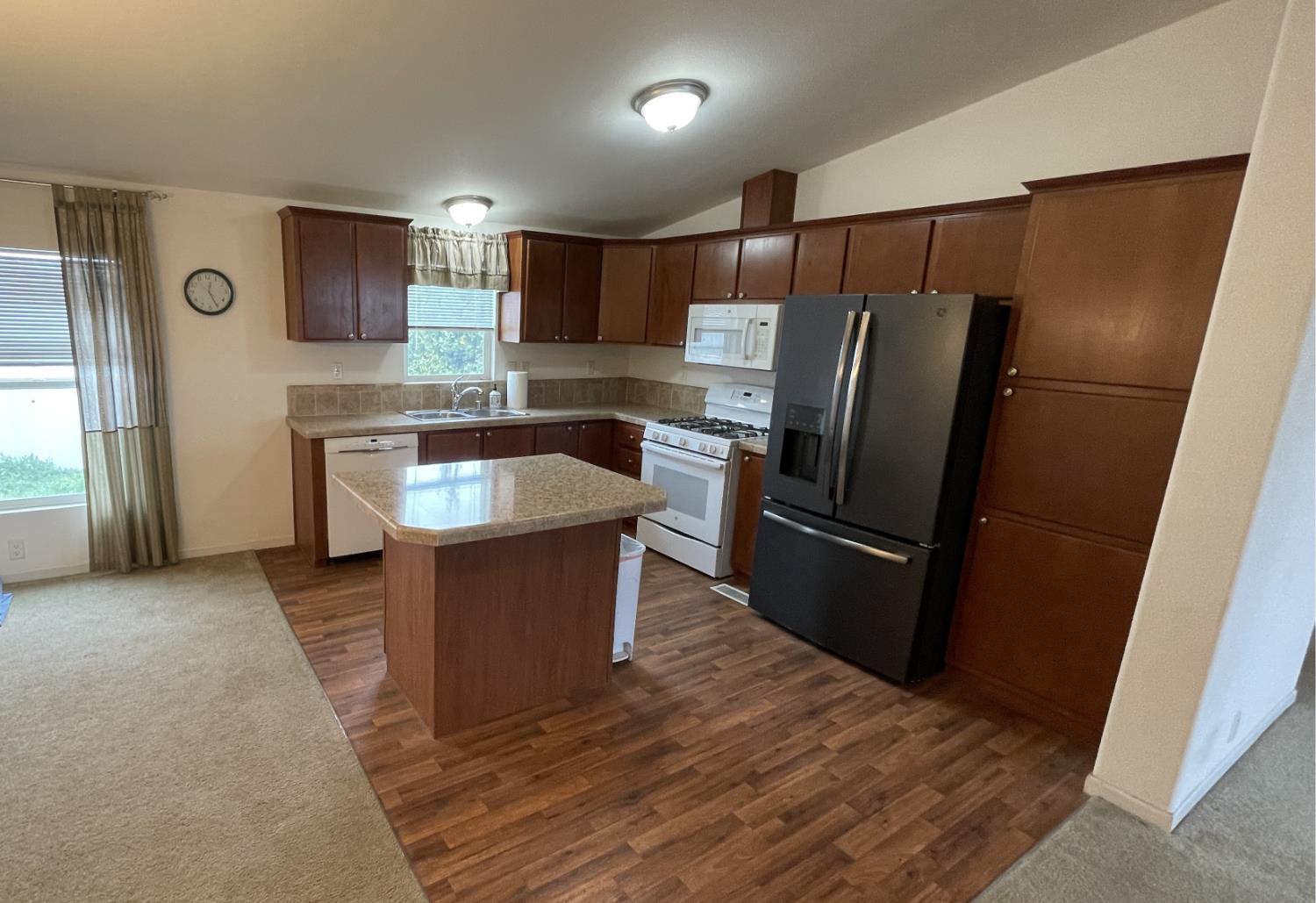 13945 S Academy Ave, Kingsburg, CA 93631