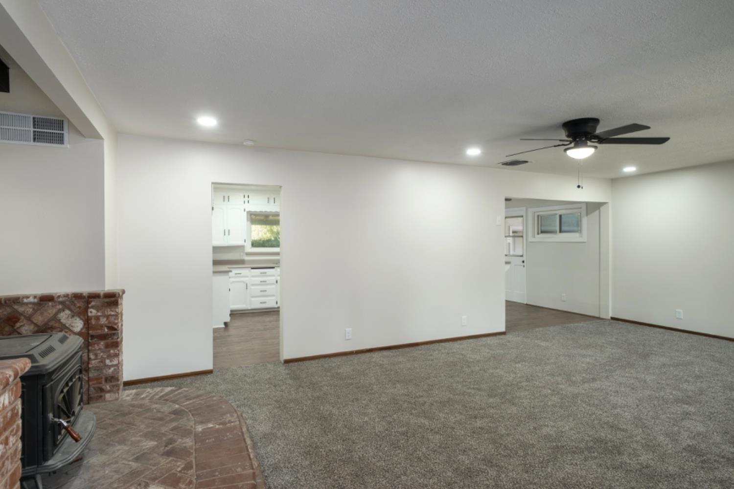 501 E Princeton Ave, Dinuba, CA 93618