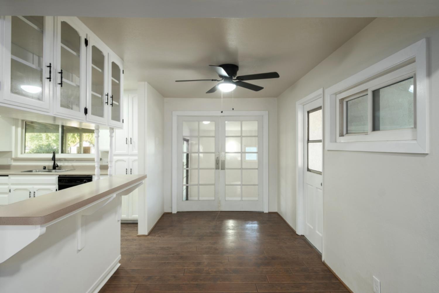 501 E Princeton Ave, Dinuba, CA 93618