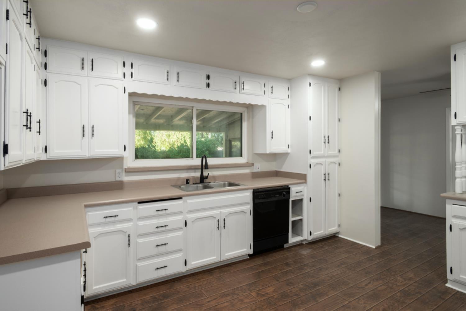 501 E Princeton Ave, Dinuba, CA 93618