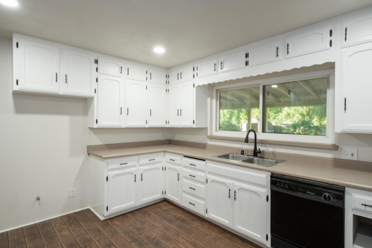 501 E Princeton Ave, Dinuba, CA 93618