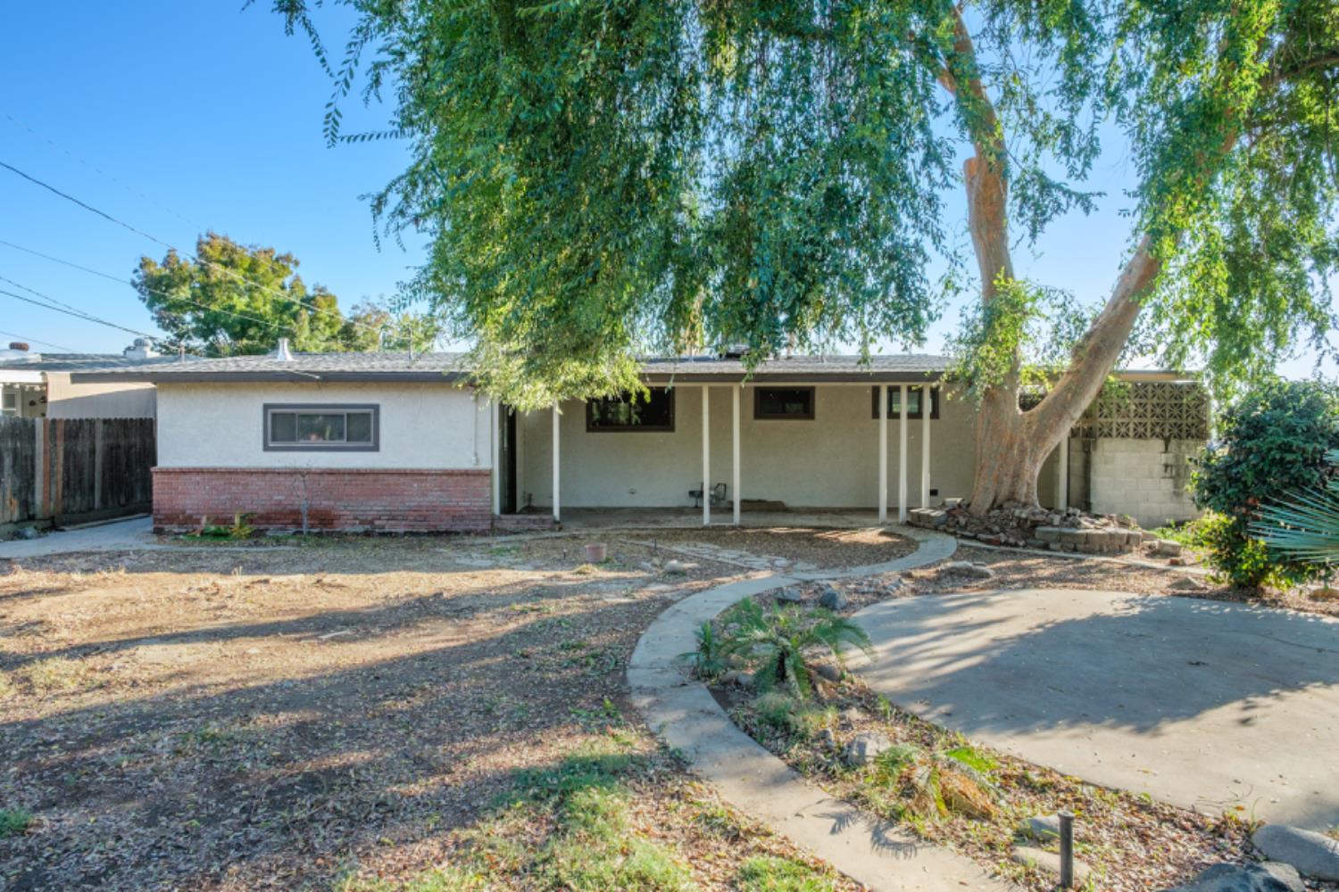 501 E Princeton Ave, Dinuba, CA 93618