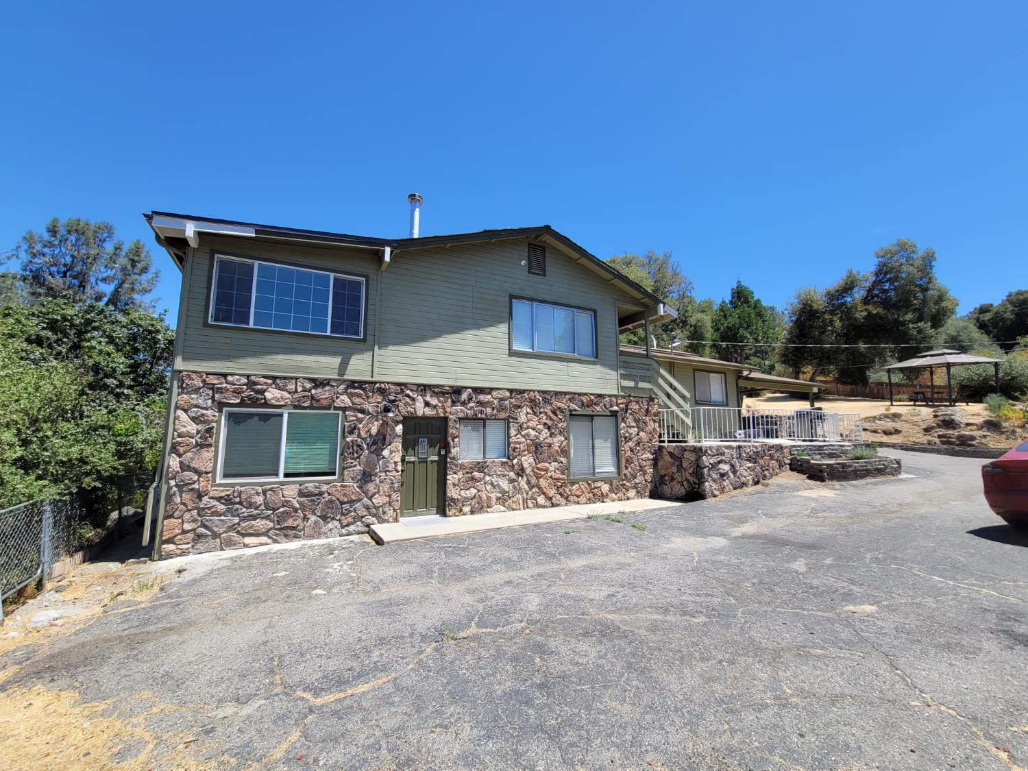 50689 Critter Creek Ln, Oakhurst, CA 93644