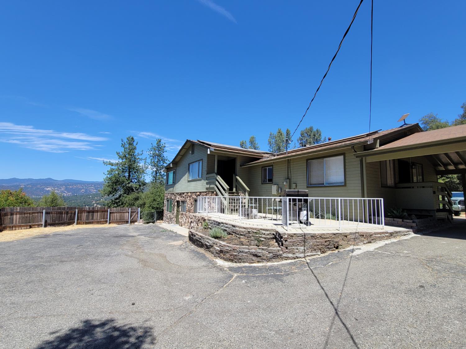 50689 Critter Creek Ln, Oakhurst, CA 93644