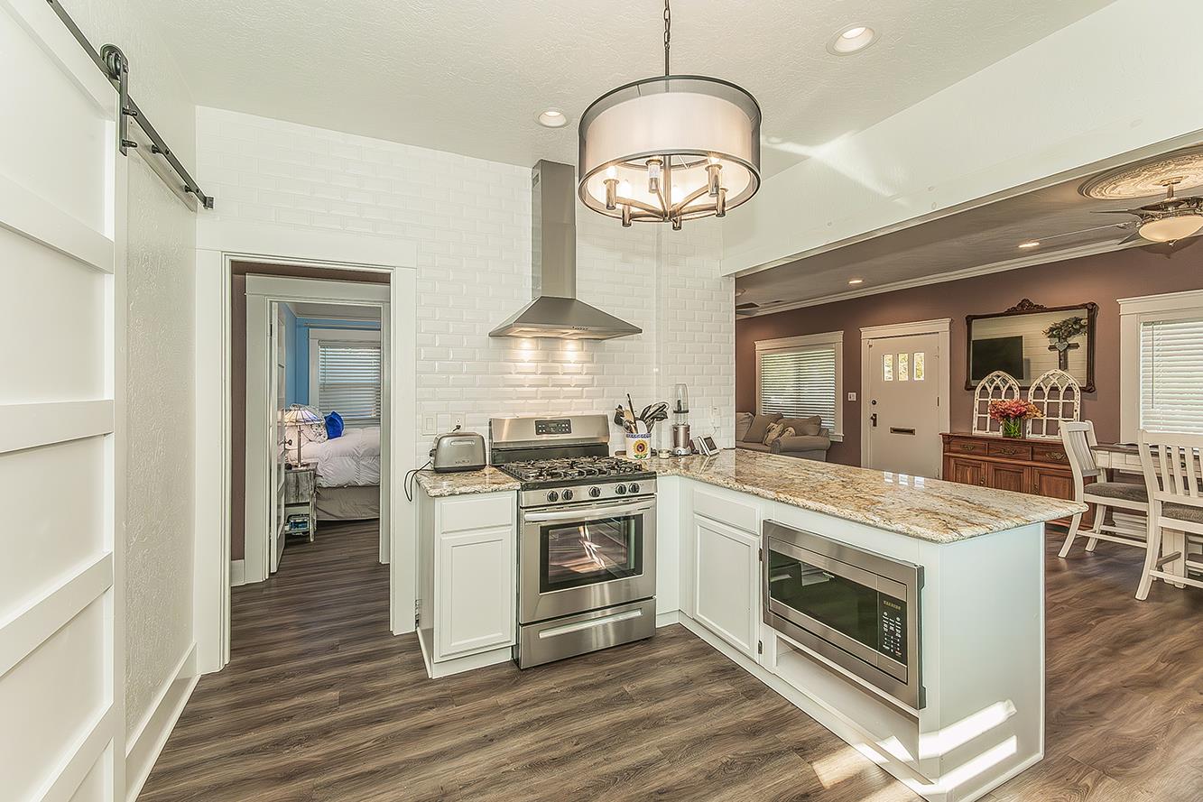 2233 14th Ave, Kingsburg, CA 93631