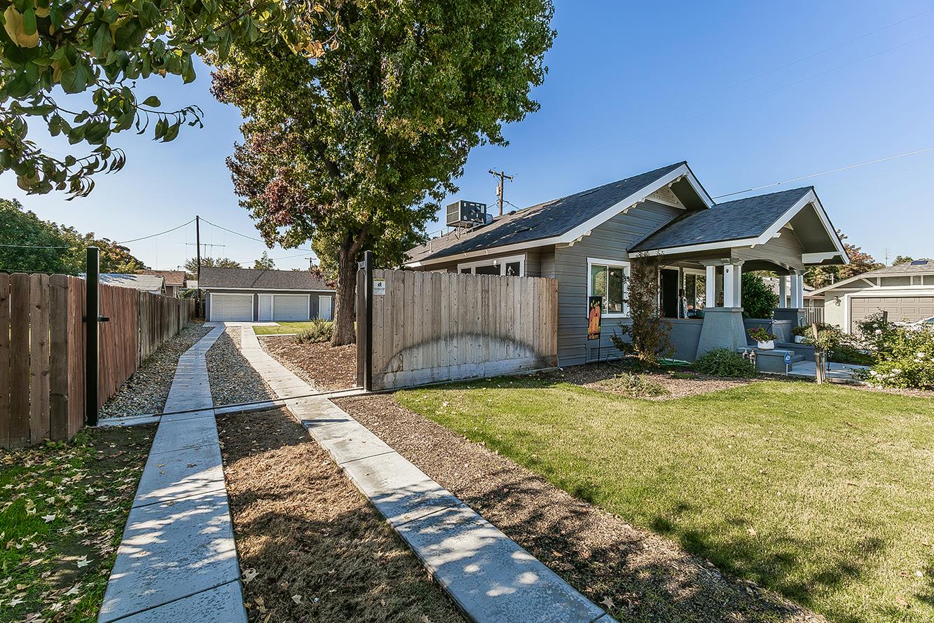2233 14th Ave, Kingsburg, CA 93631