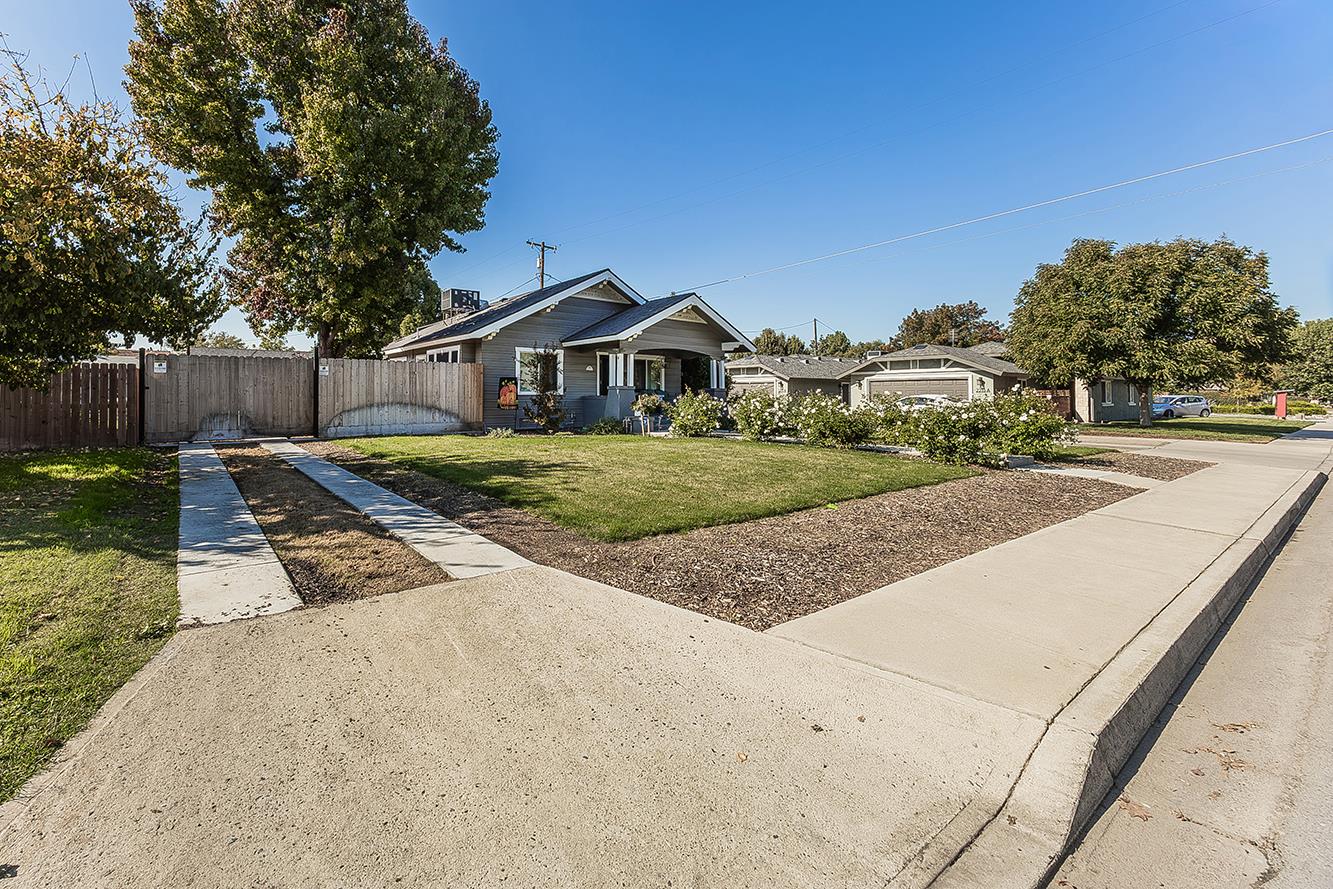 2233 14th Ave, Kingsburg, CA 93631