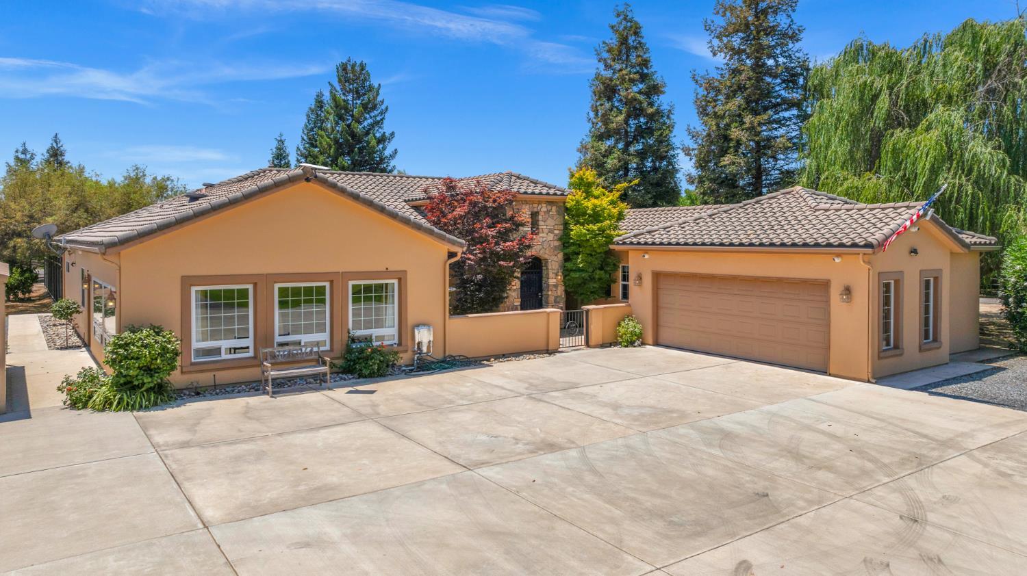 13715 E Nebraska, Kingsburg, CA 93631