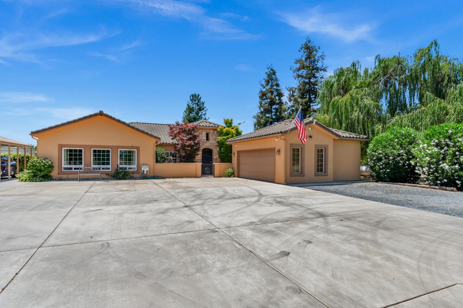 13715 E Nebraska, Kingsburg, CA 93631