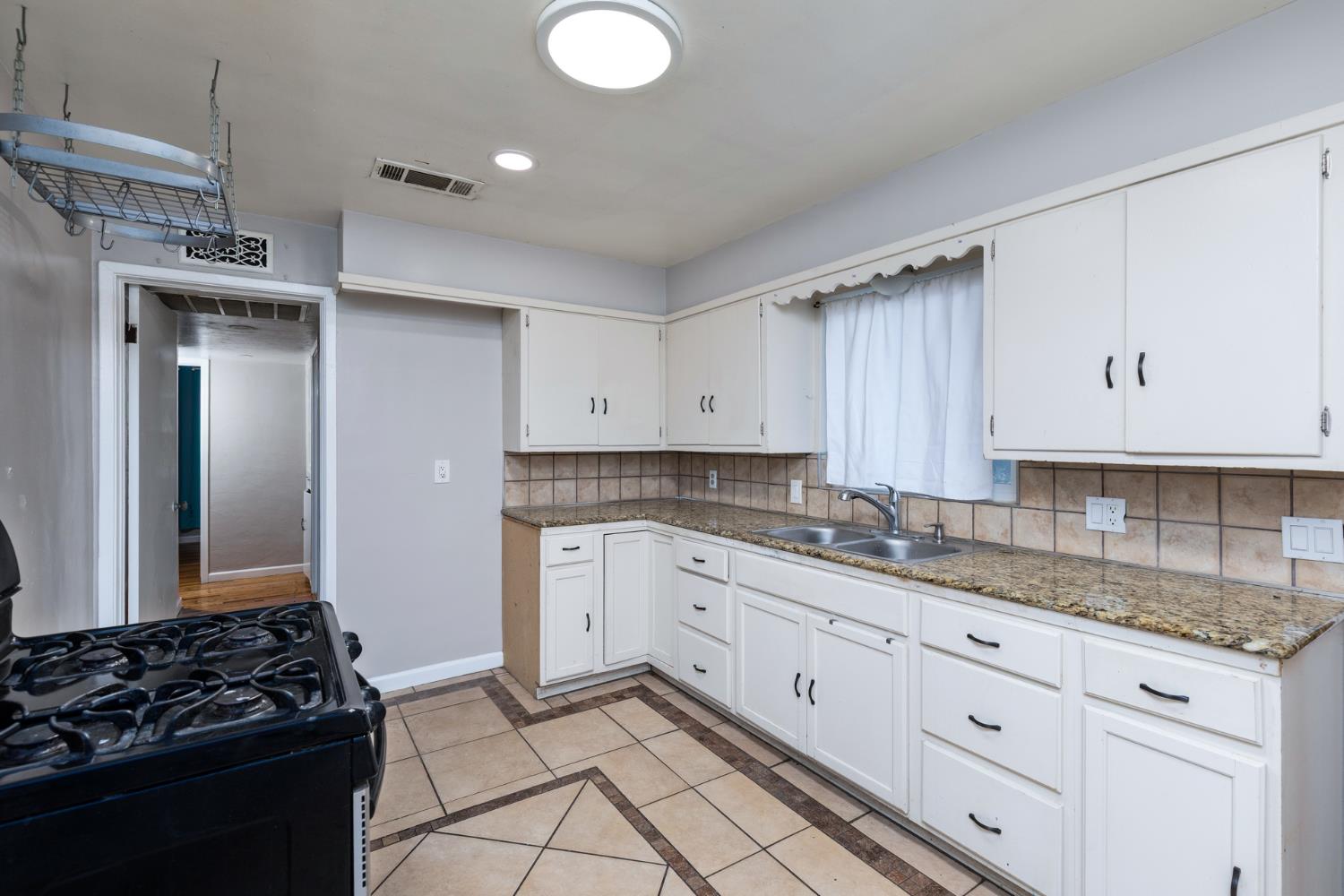 266 E Linden Ave, Reedley, CA 93654