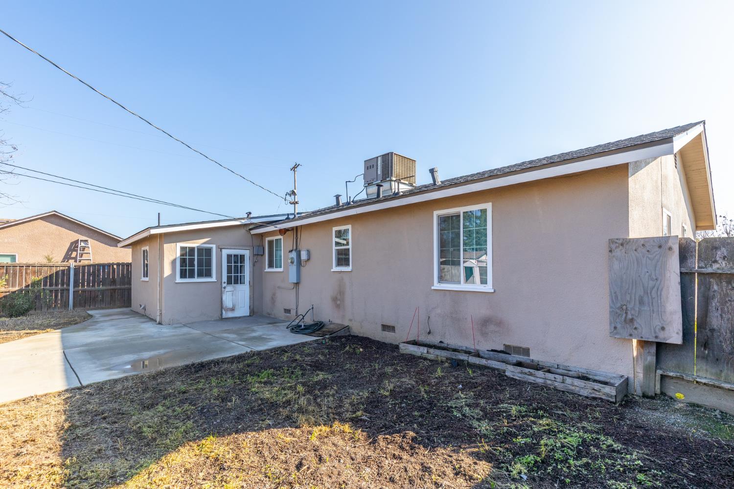 266 E Linden Ave, Reedley, CA 93654