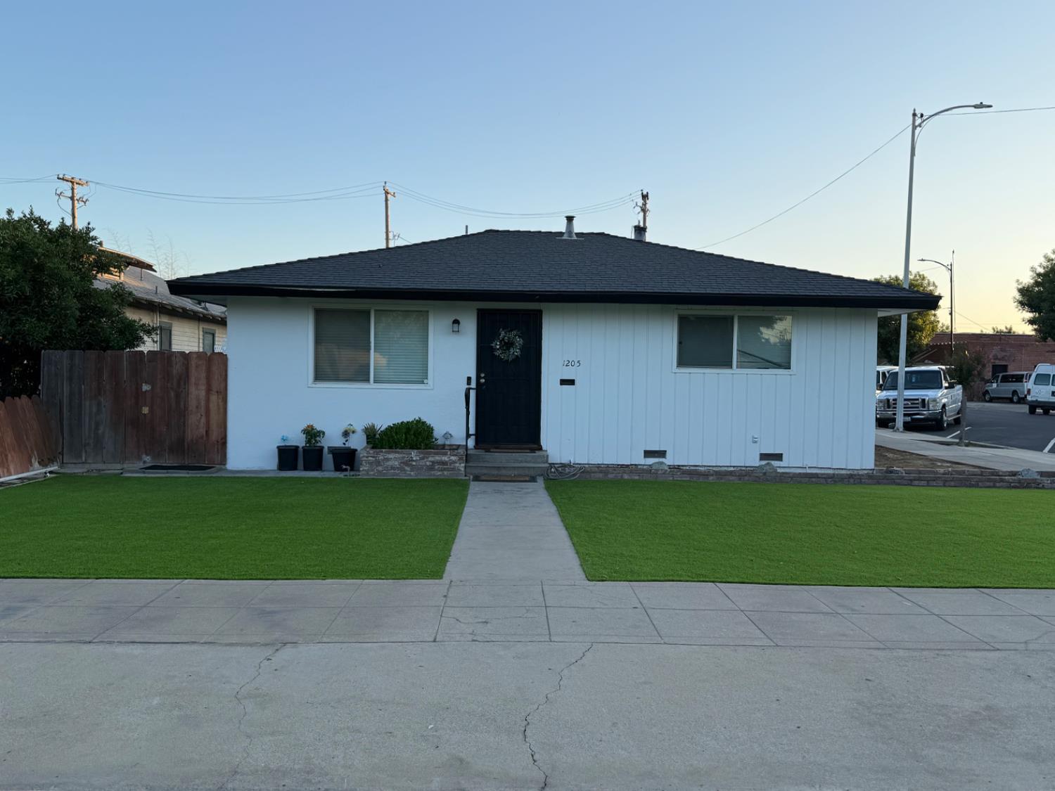1205 F St, Reedley, CA 93654