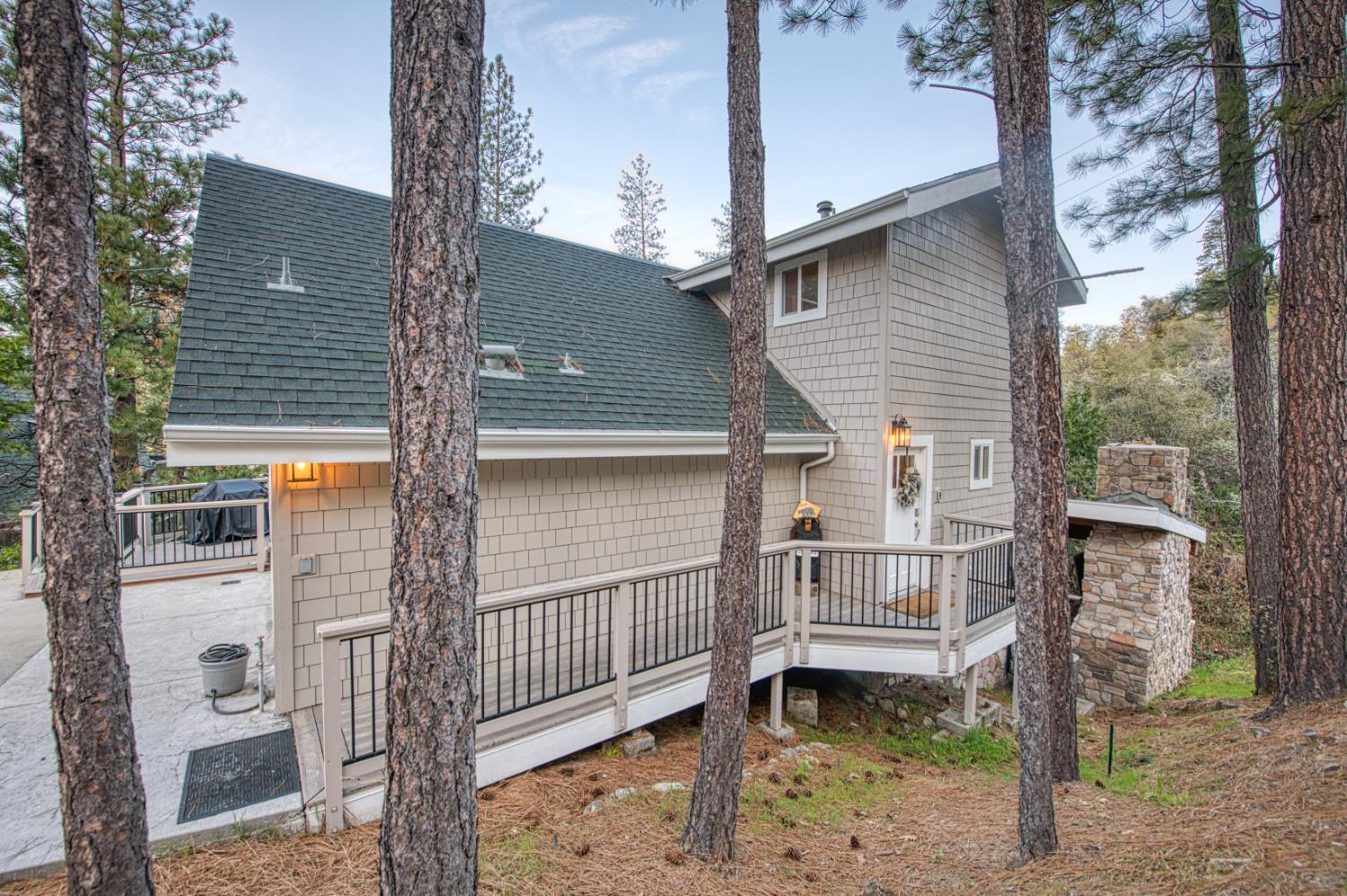 37748 Marina View Drive, Bass Lake, CA 93604