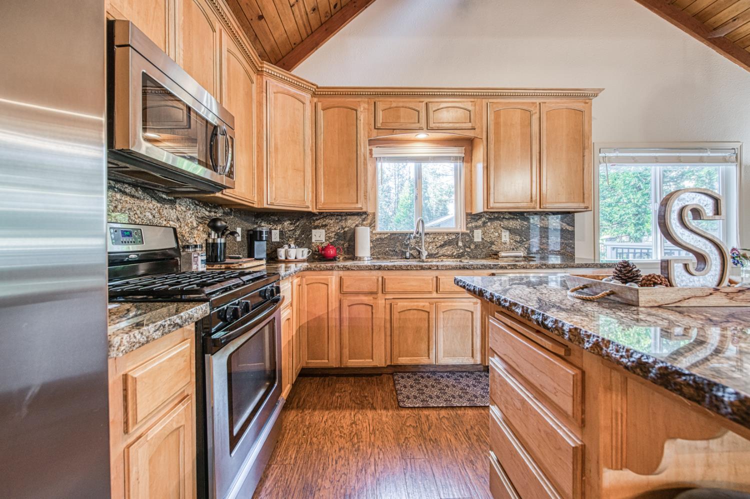 37748 Marina View Drive, Bass Lake, CA 93604