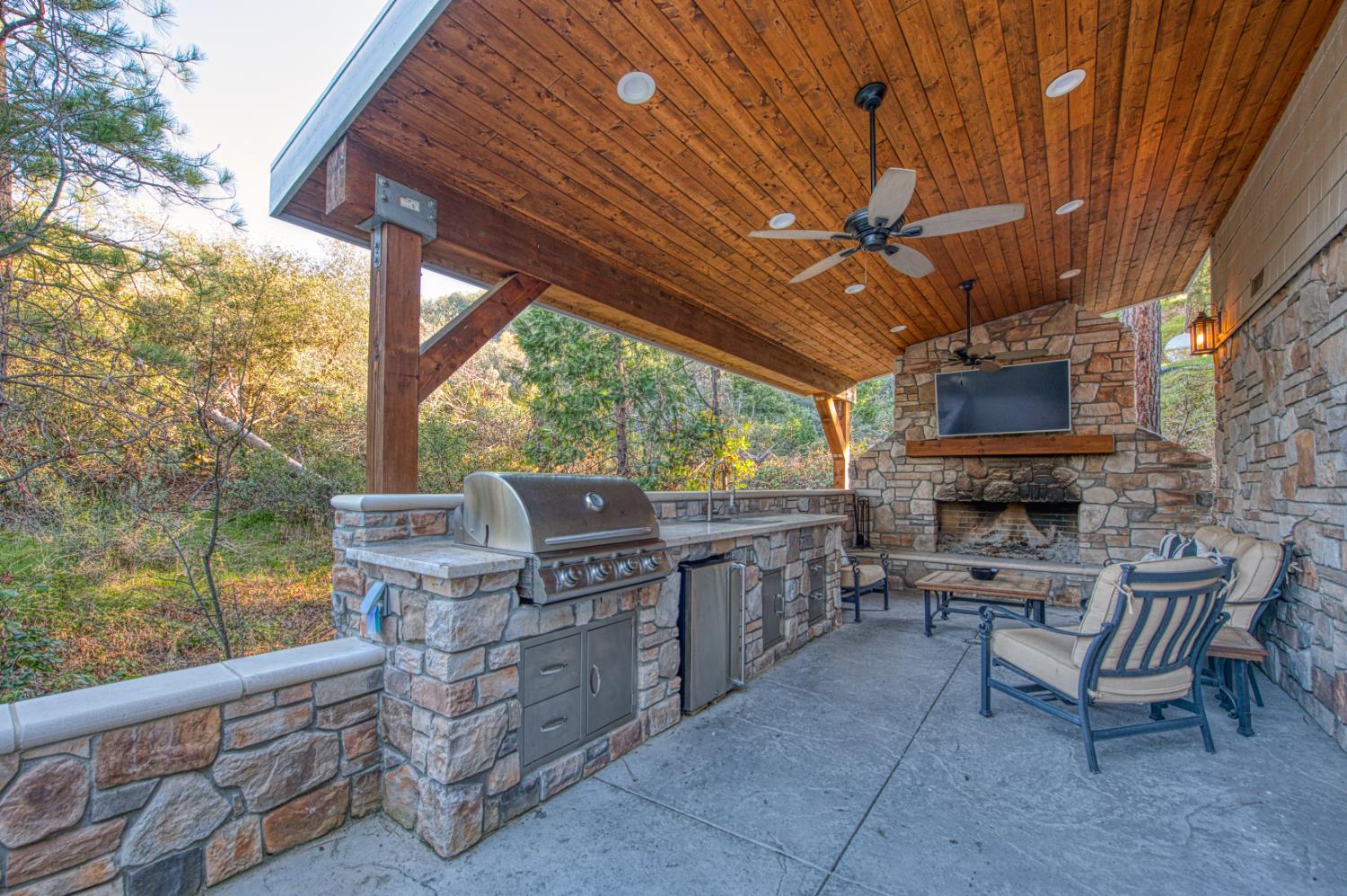 37748 Marina View Drive, Bass Lake, CA 93604