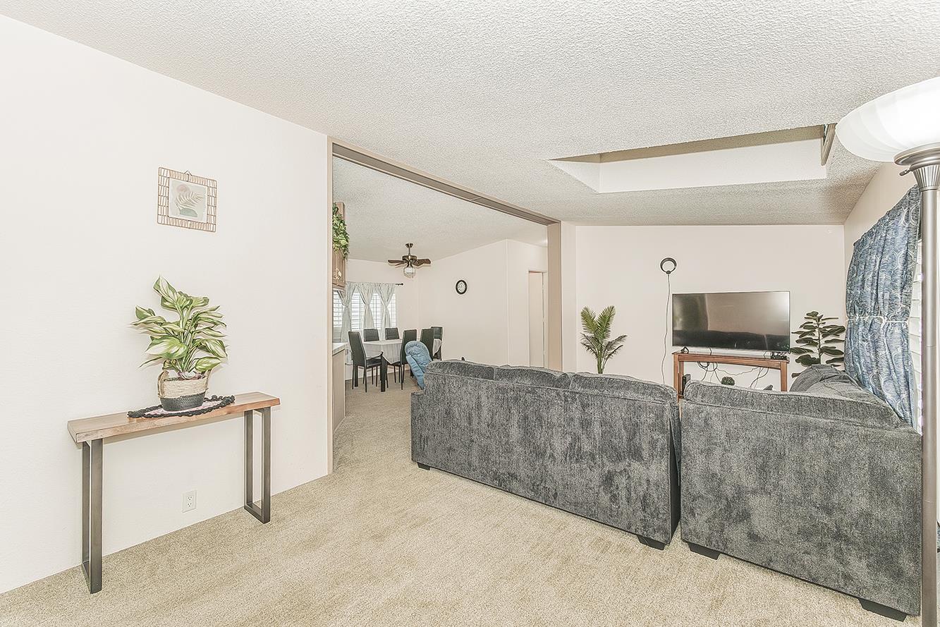 1551 6th Ave #35, Kingsburg, CA 93631