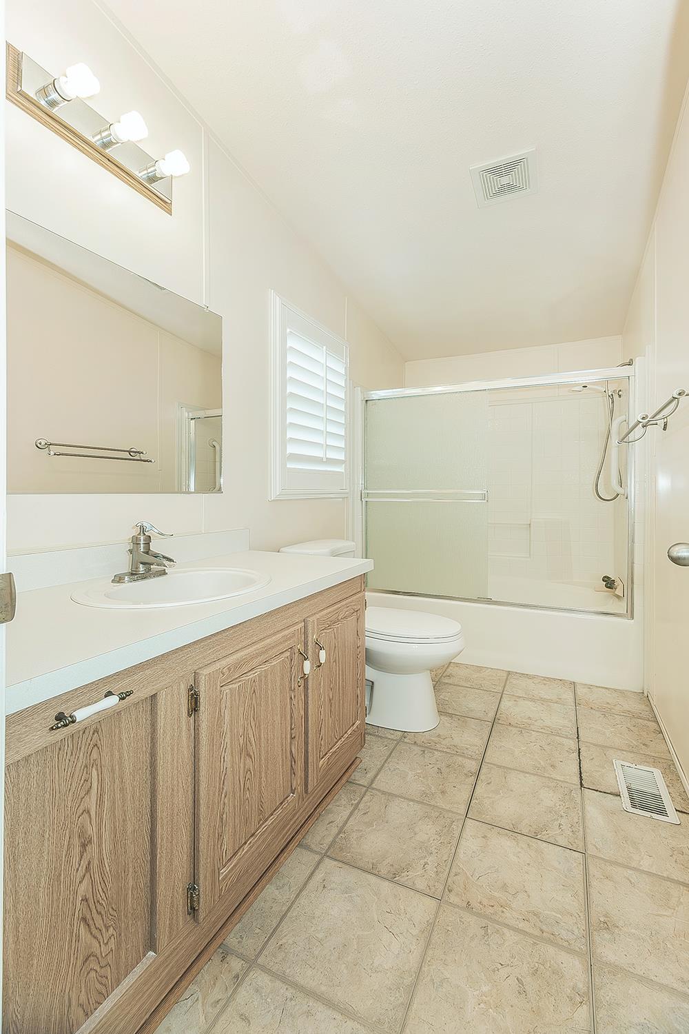 1551 6th Ave #35, Kingsburg, CA 93631