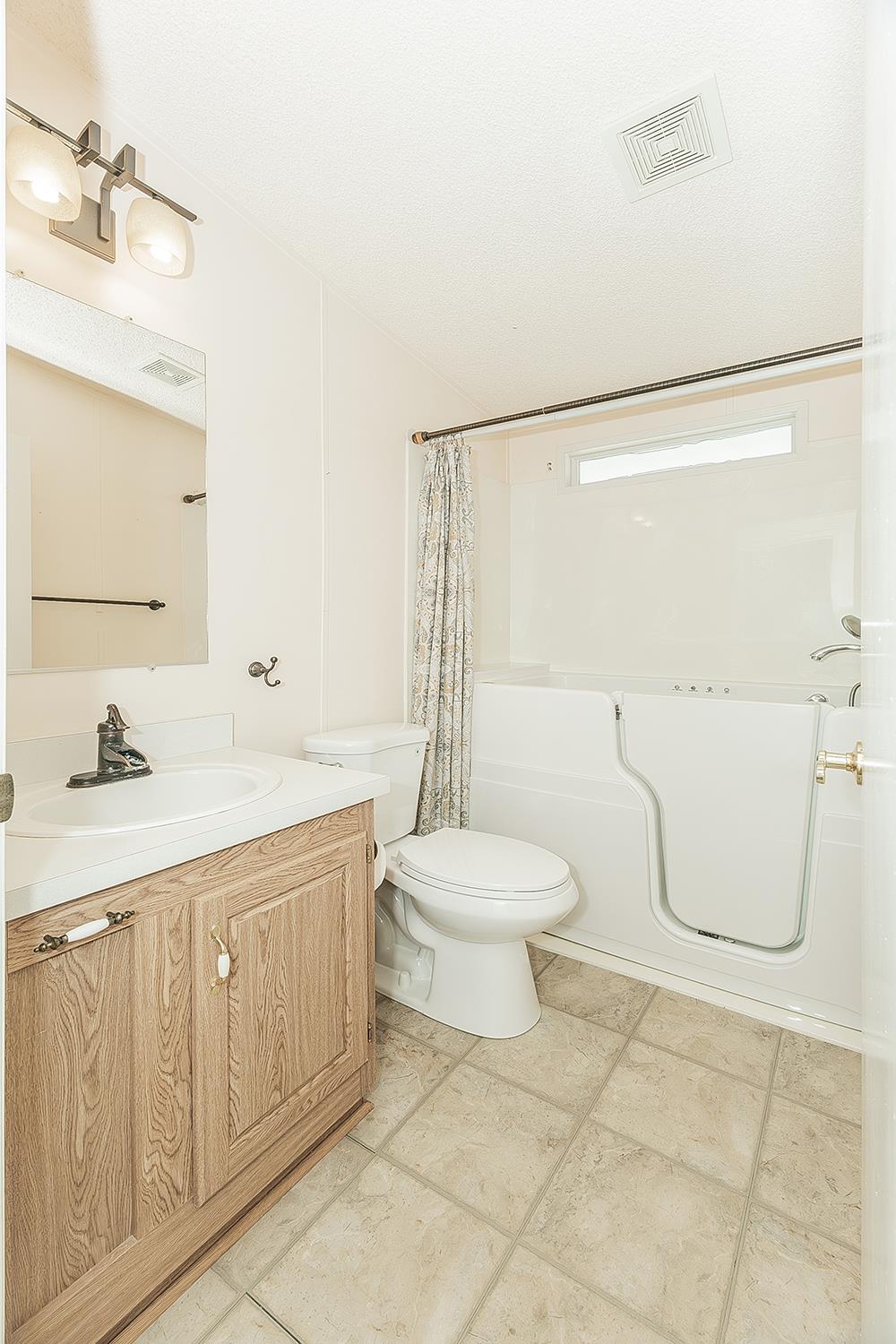 1551 6th Ave #35, Kingsburg, CA 93631