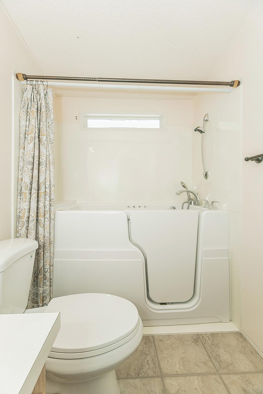 1551 6th Ave #35, Kingsburg, CA 93631