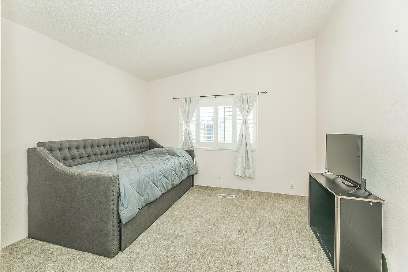 1551 6th Ave #35, Kingsburg, CA 93631