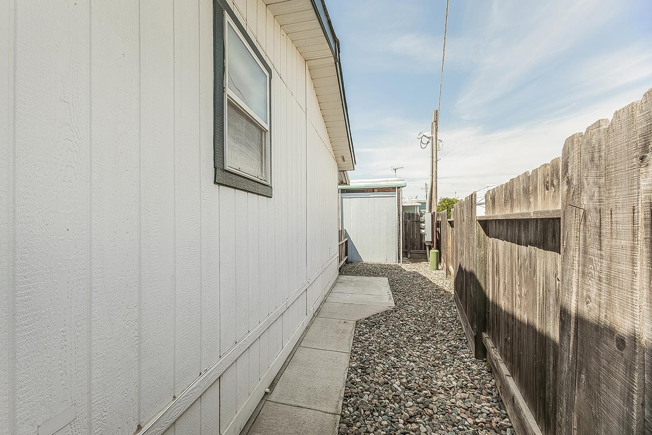 1551 6th Ave #35, Kingsburg, CA 93631