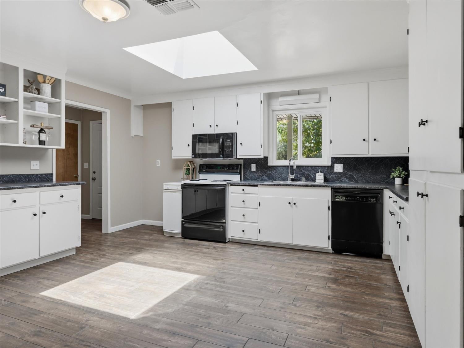 49020 Manzanita Rd, Oakhurst, CA 93644