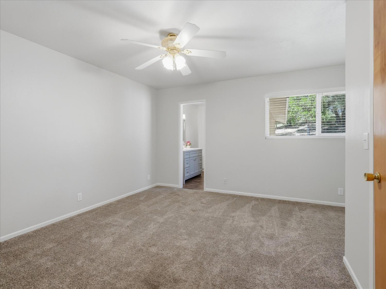 49020 Manzanita Rd, Oakhurst, CA 93644