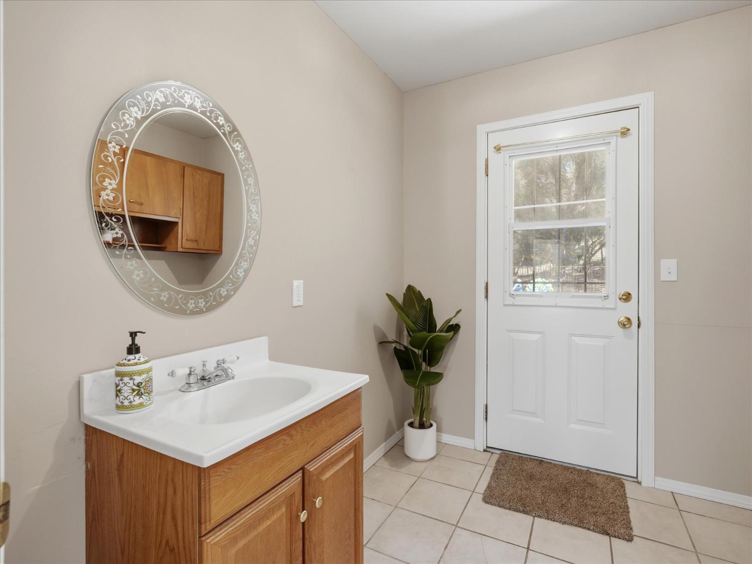 49020 Manzanita Rd, Oakhurst, CA 93644