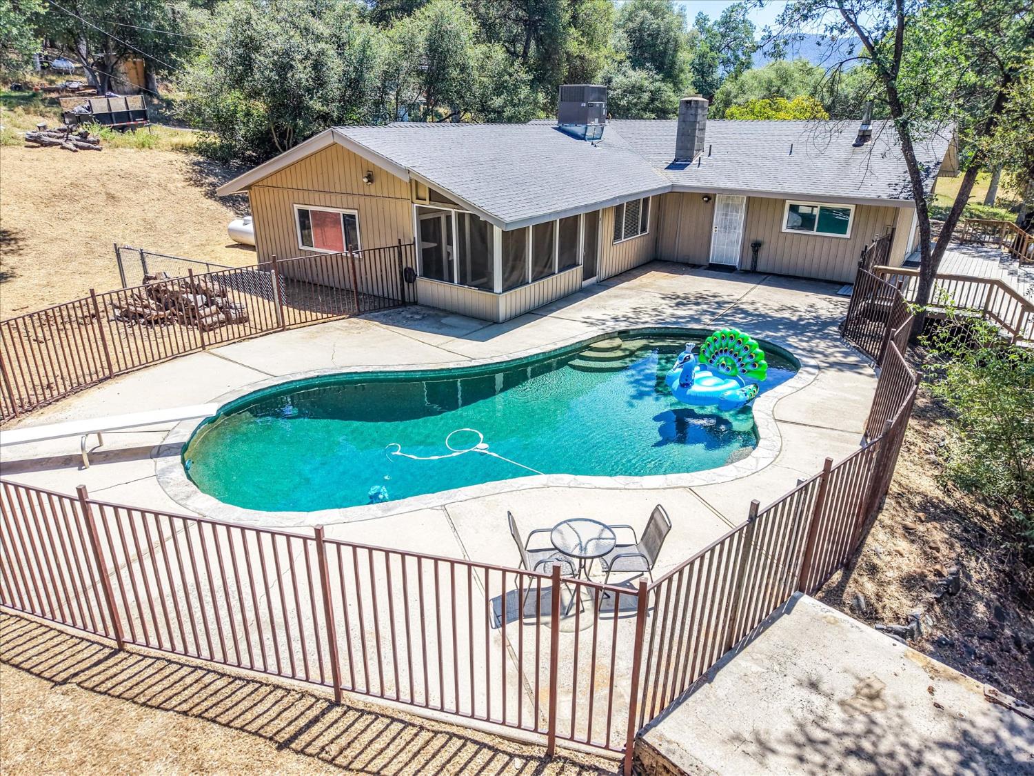 49020 Manzanita Rd, Oakhurst, CA 93644
