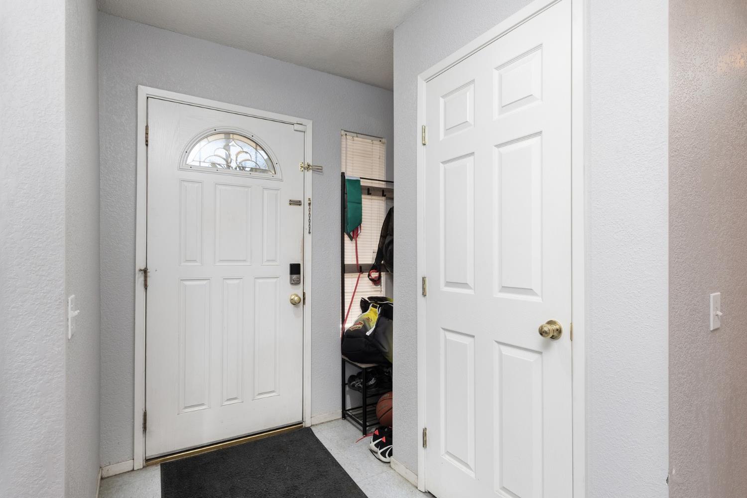 366 N Perry Ave, Dinuba, CA 93618