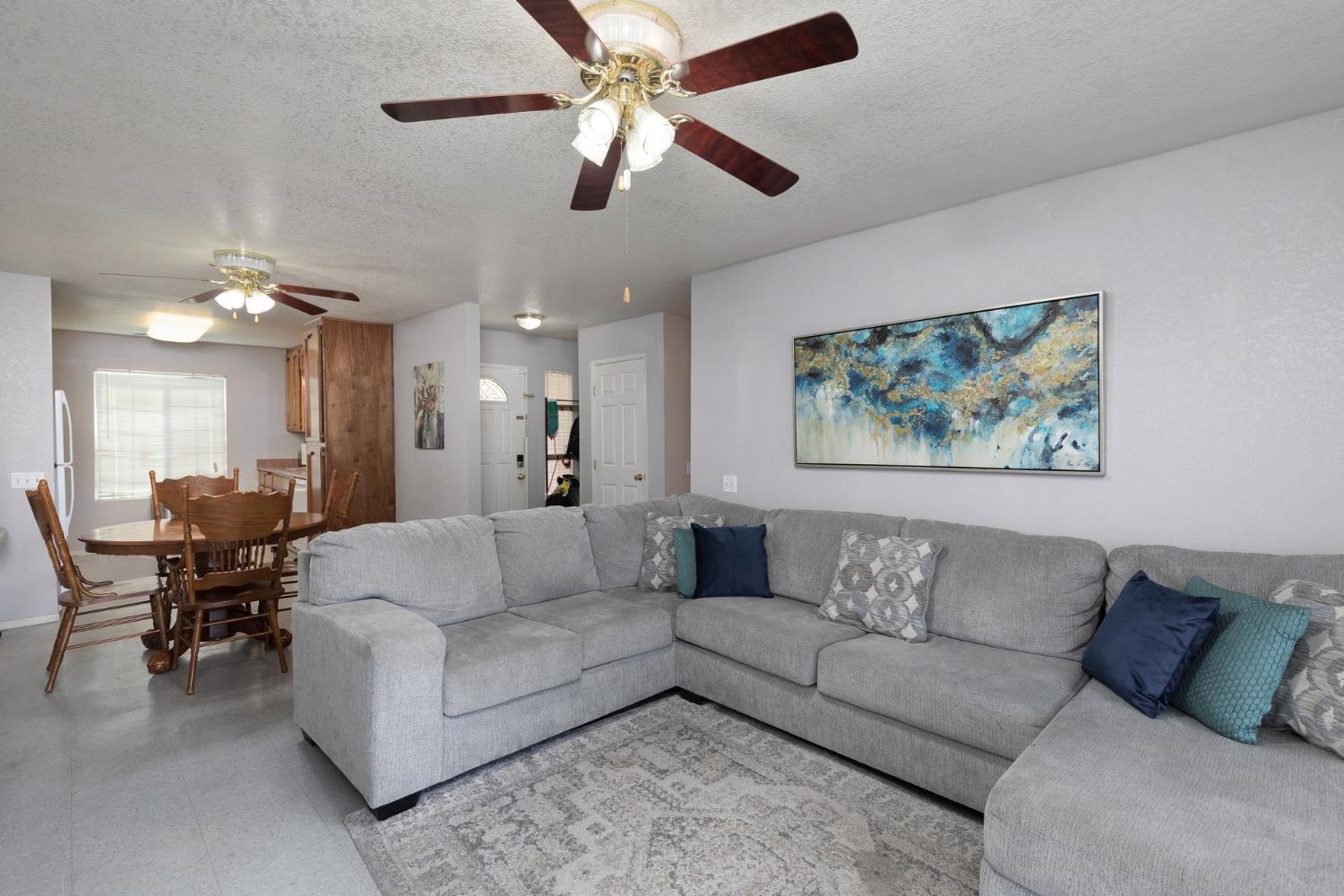366 N Perry Ave, Dinuba, CA 93618
