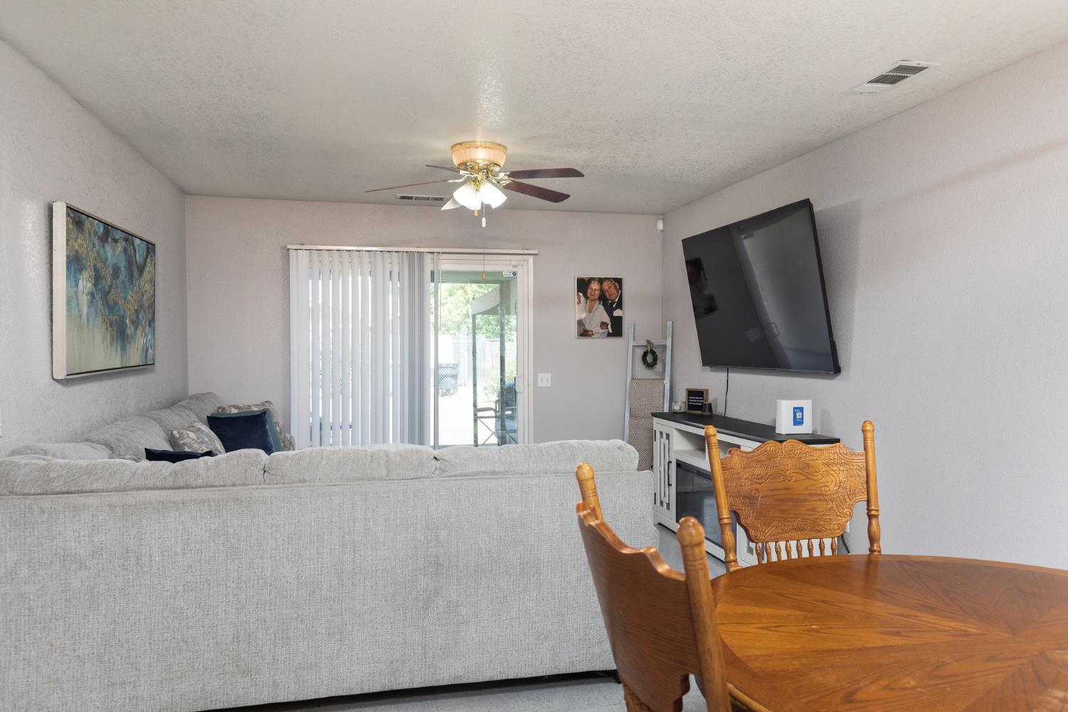 366 N Perry Ave, Dinuba, CA 93618