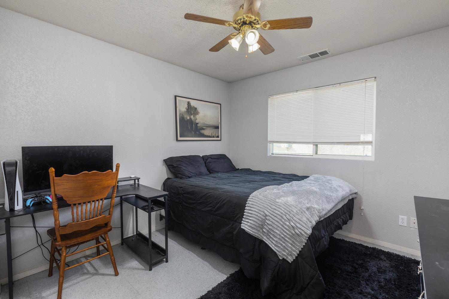 366 N Perry Ave, Dinuba, CA 93618