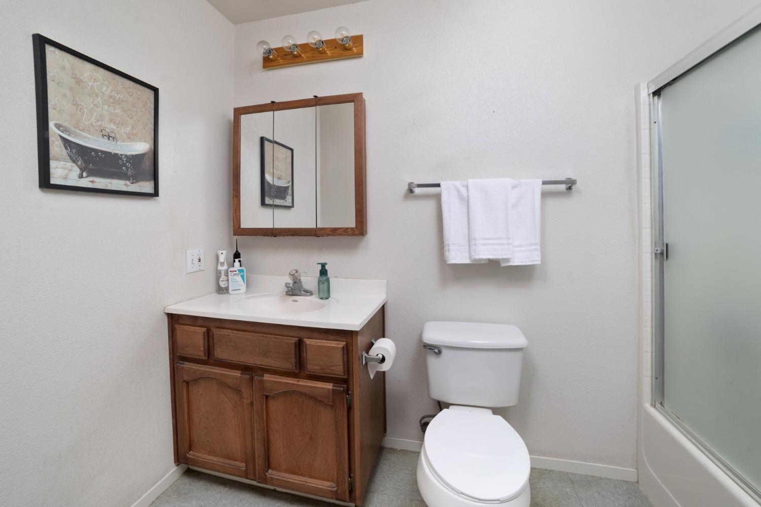 366 N Perry Ave, Dinuba, CA 93618