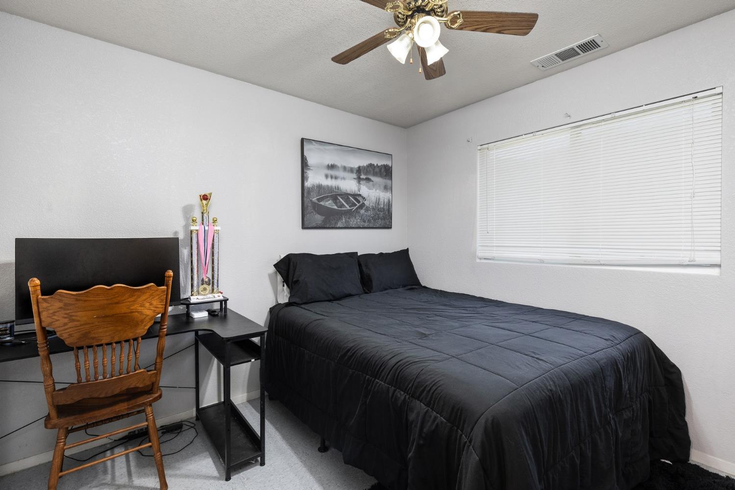 366 N Perry Ave, Dinuba, CA 93618