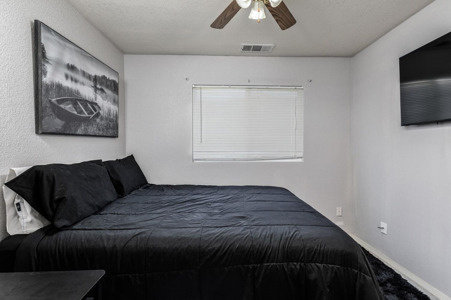 366 N Perry Ave, Dinuba, CA 93618