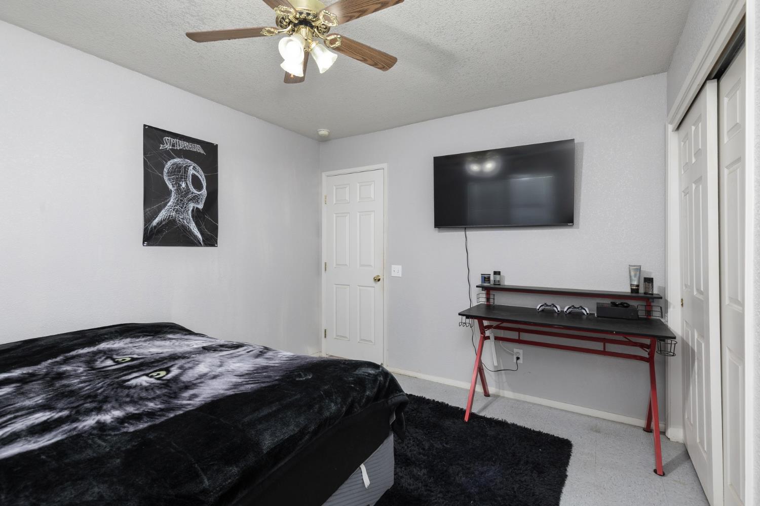 366 N Perry Ave, Dinuba, CA 93618