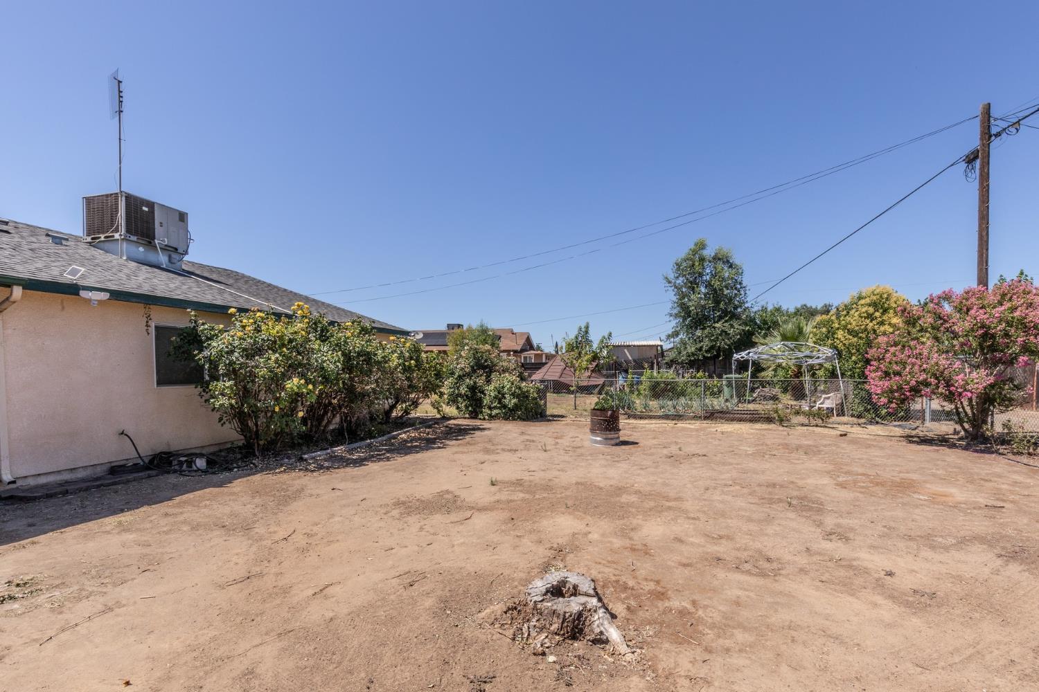 366 N Perry Ave, Dinuba, CA 93618