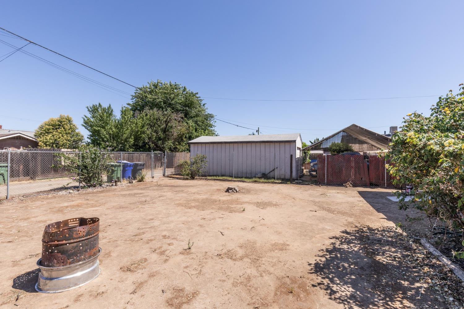 366 N Perry Ave, Dinuba, CA 93618