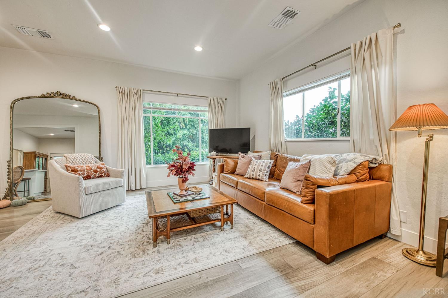 343 6th Avenue Dr, Kingsburg, CA 93631