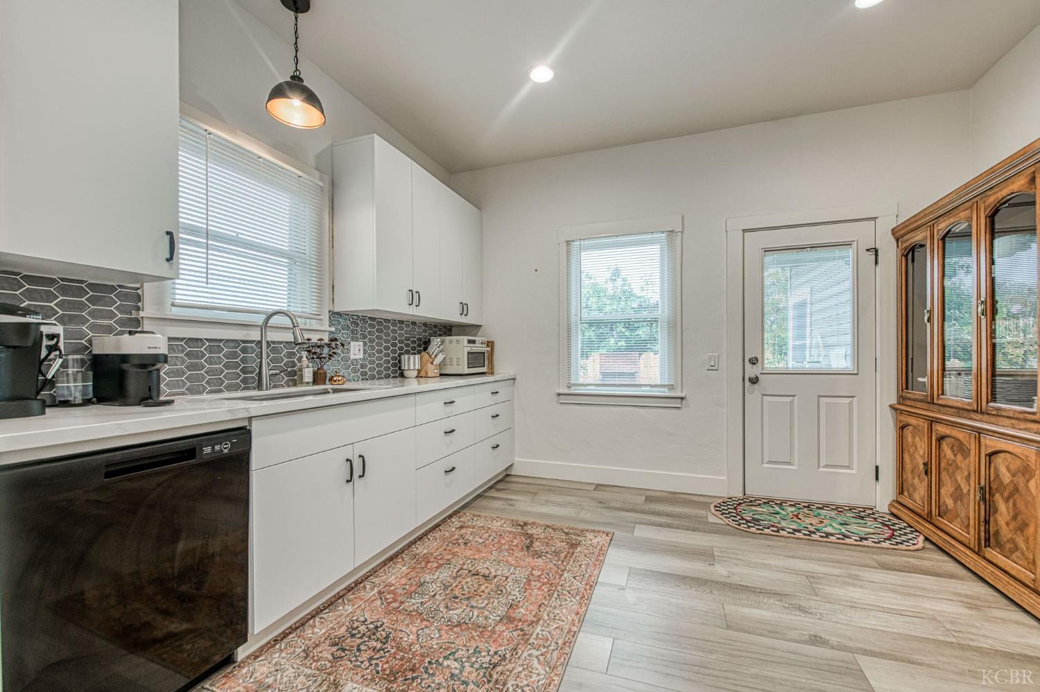 343 6th Avenue Dr, Kingsburg, CA 93631