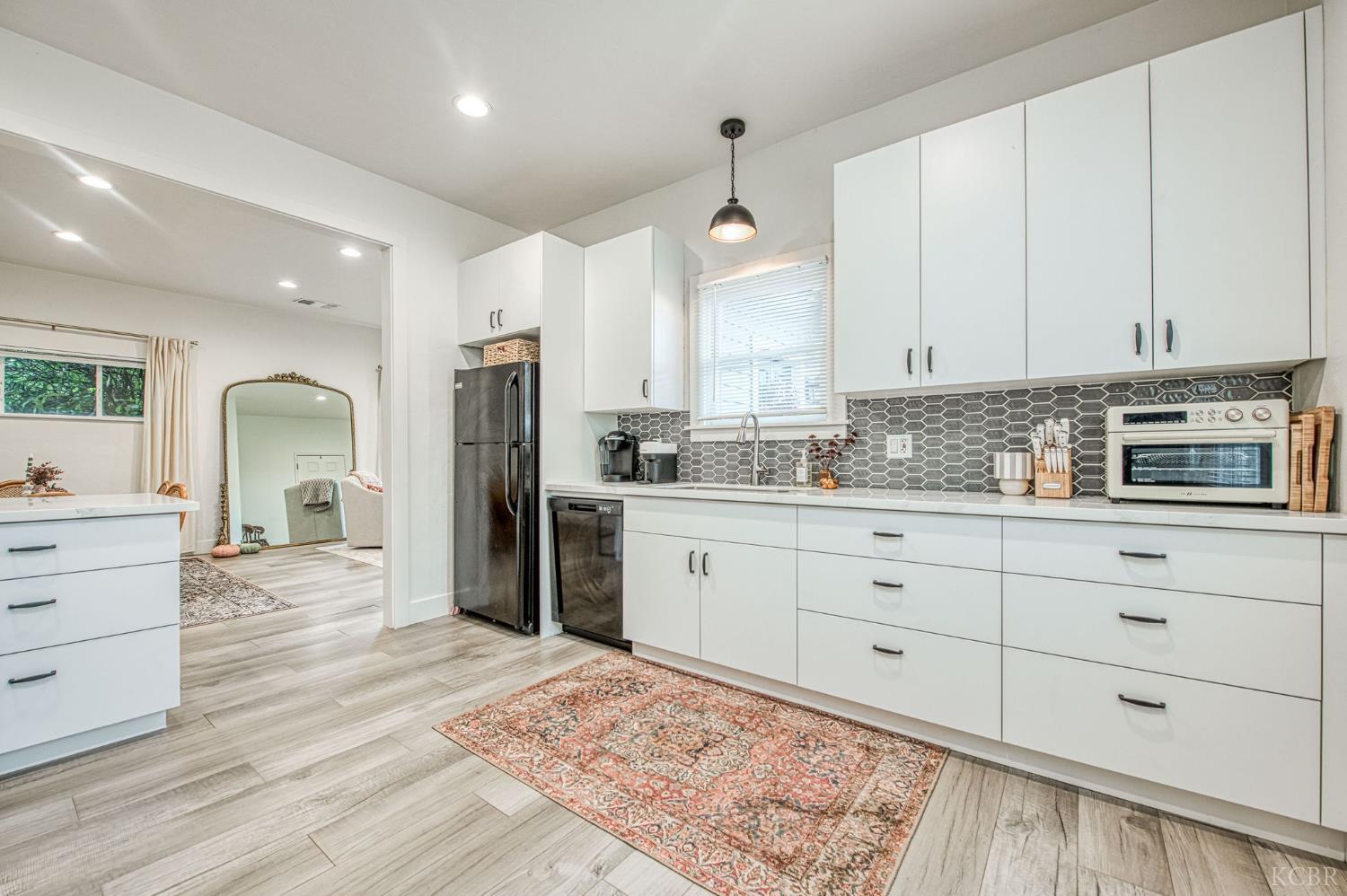 343 6th Avenue Dr, Kingsburg, CA 93631