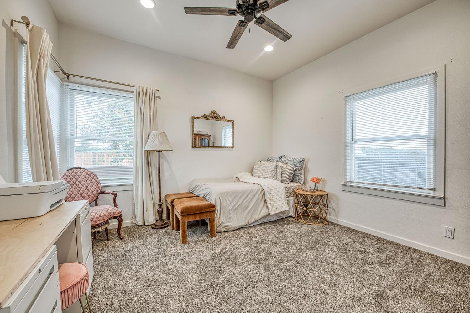 343 6th Avenue Dr, Kingsburg, CA 93631