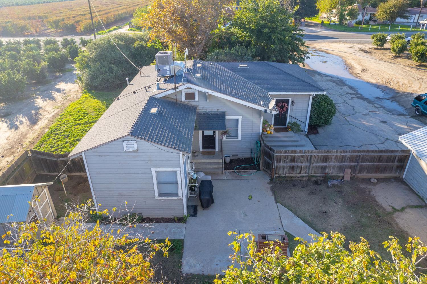 343 6th Avenue Dr, Kingsburg, CA 93631