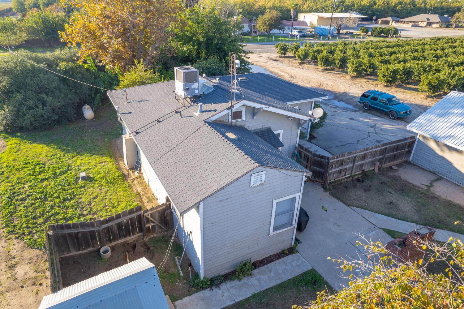 343 6th Avenue Dr, Kingsburg, CA 93631