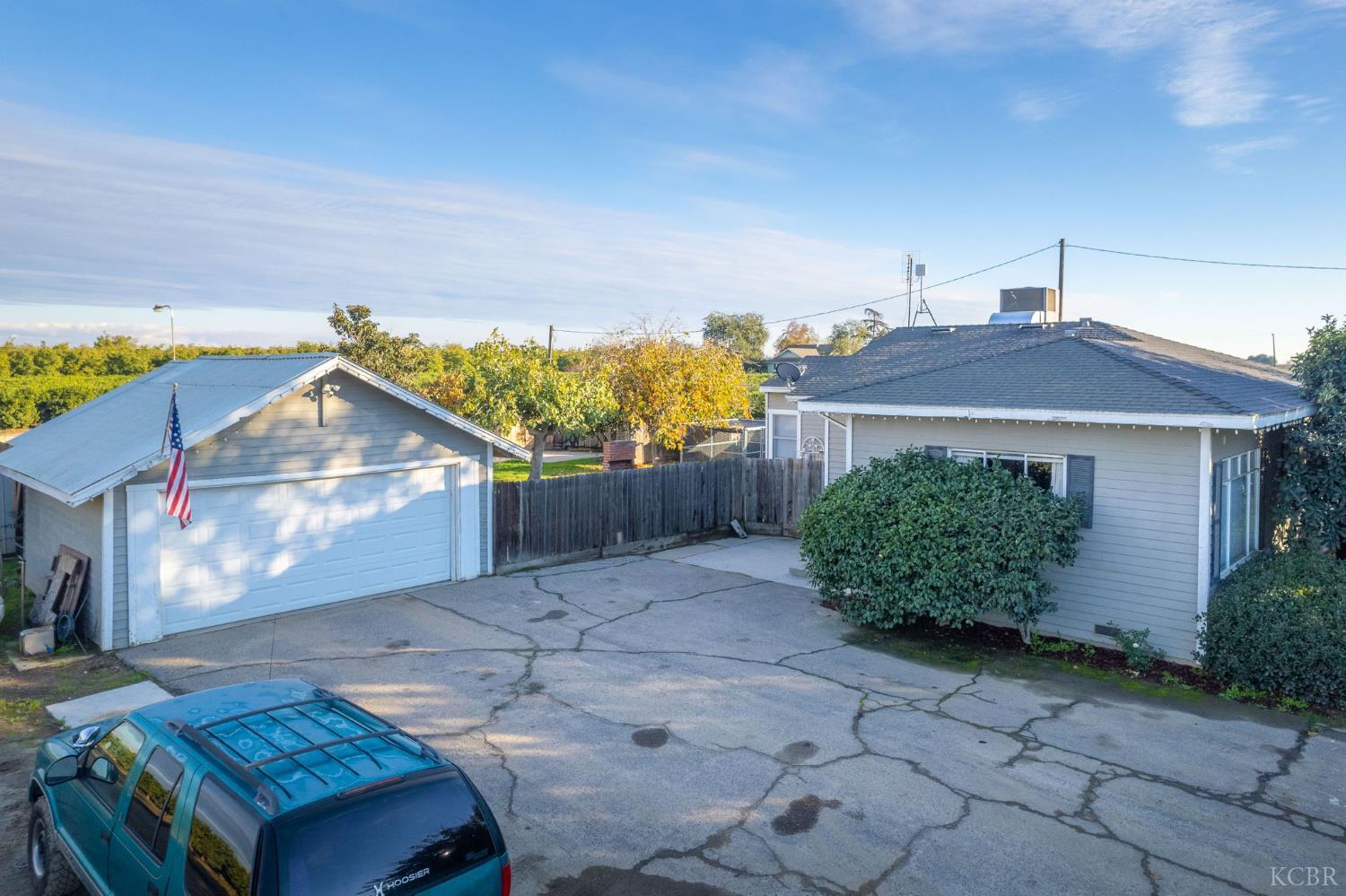 343 6th Avenue Dr, Kingsburg, CA 93631