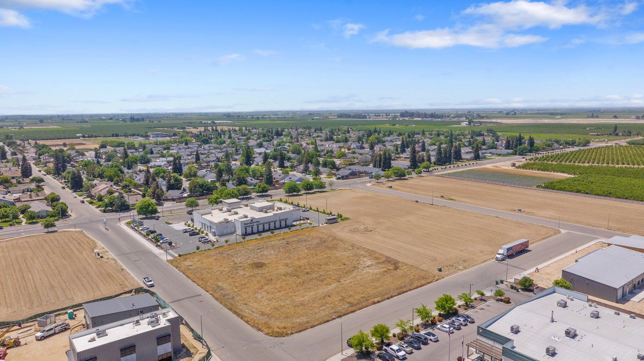 1959 Morgan Dr, Kingsburg, CA 93631