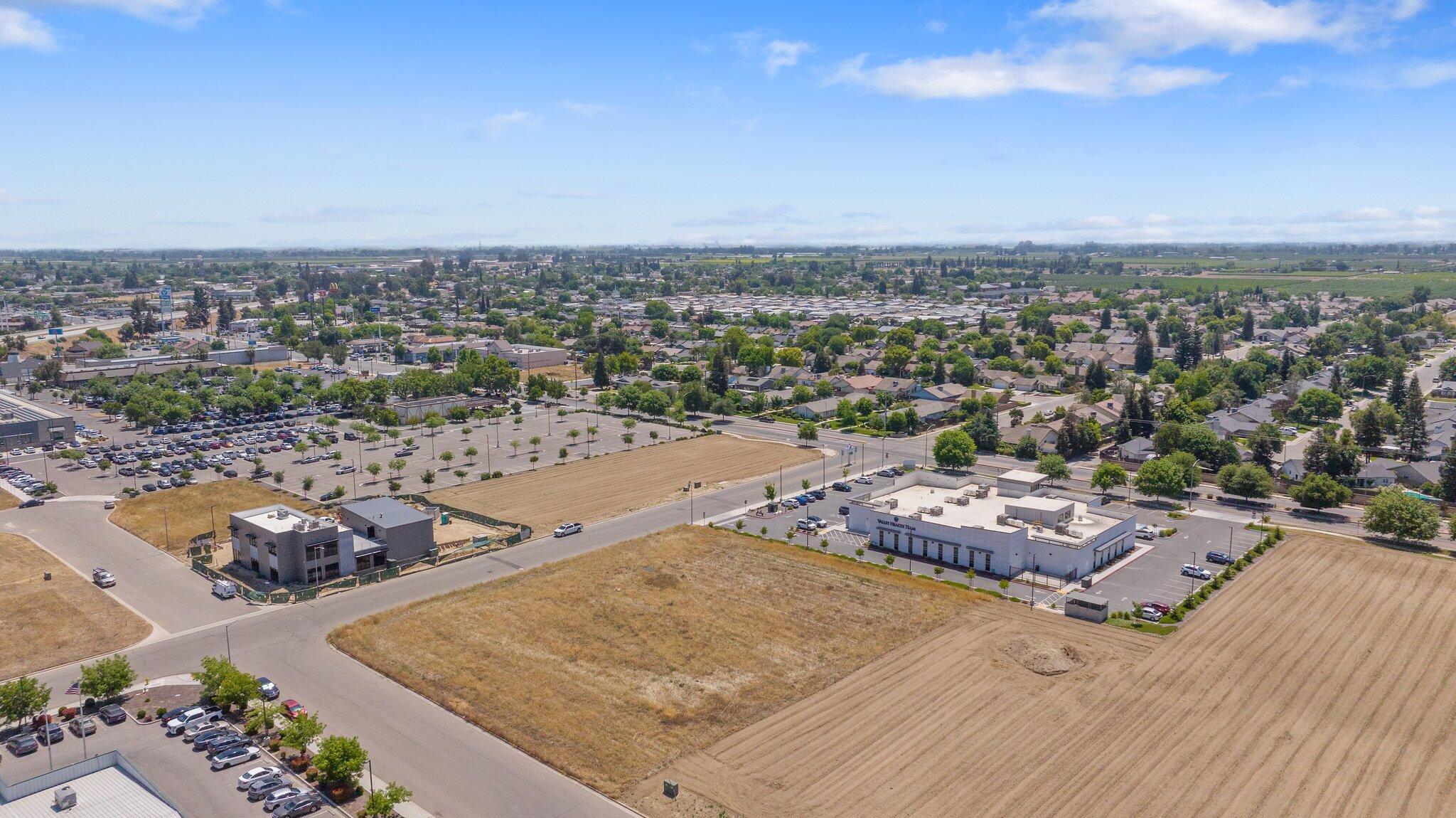 1959 Morgan Dr, Kingsburg, CA 93631