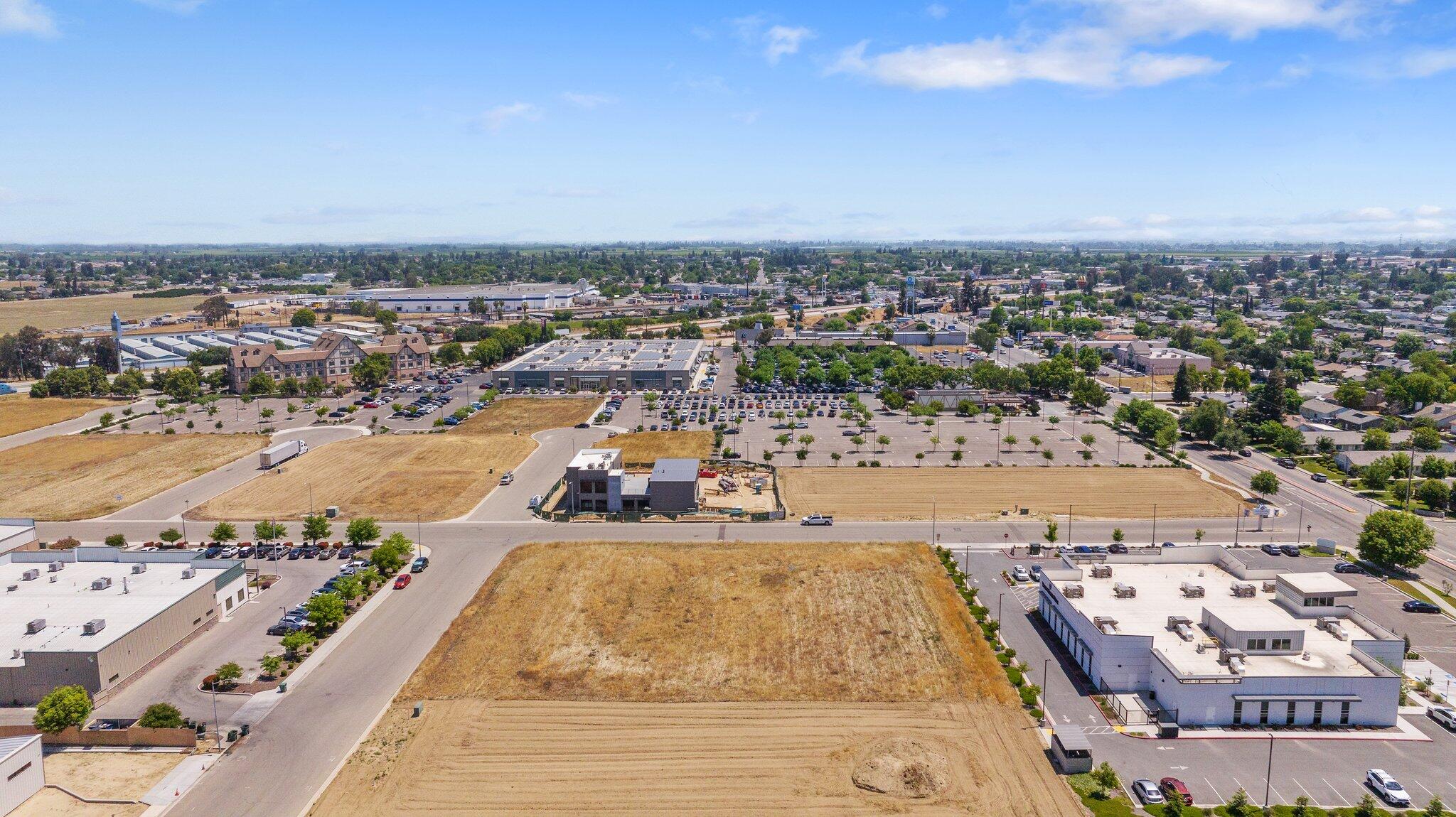 1959 Morgan Dr, Kingsburg, CA 93631