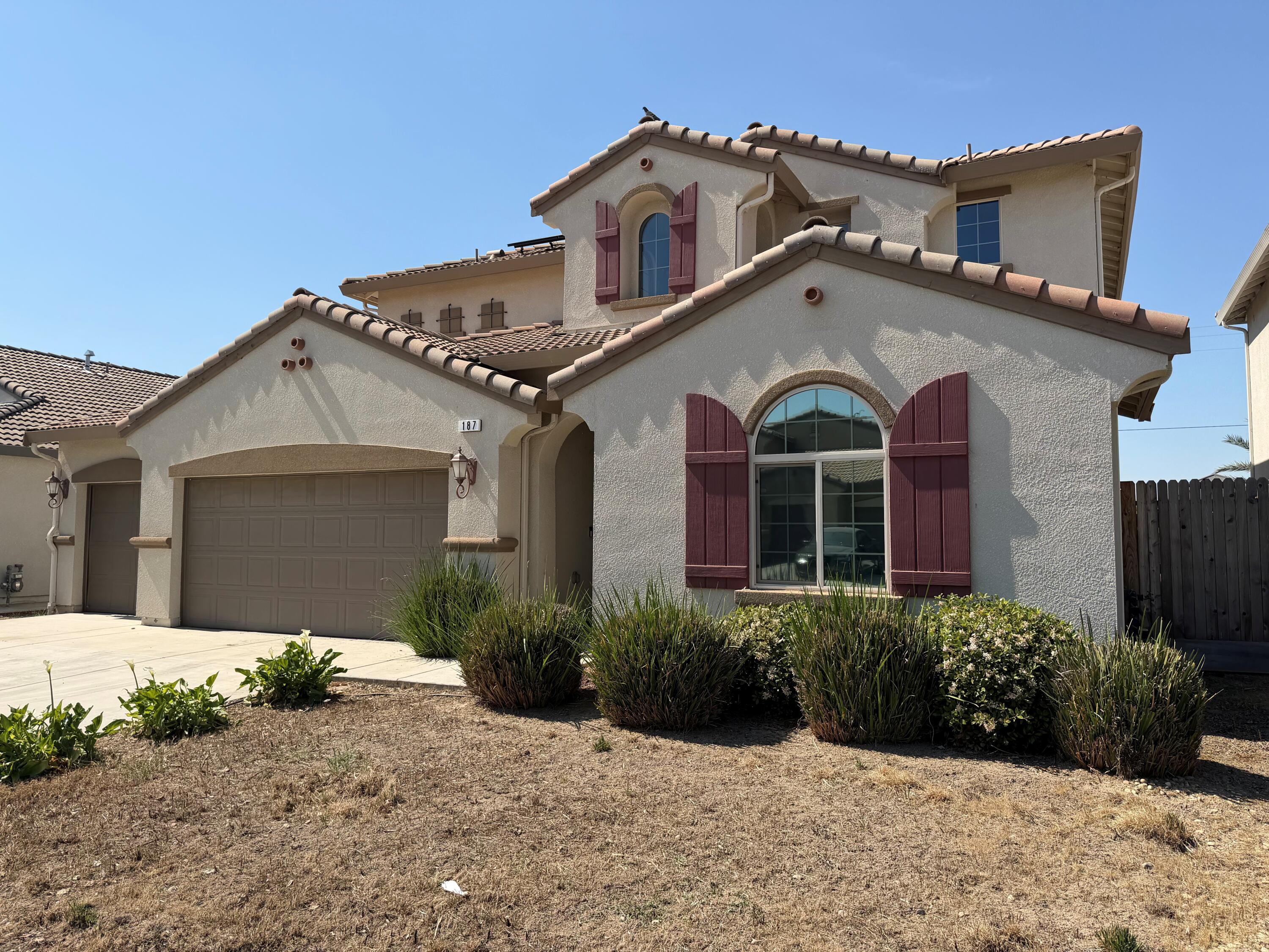 187 Emperor Way, Dinuba, CA 93618